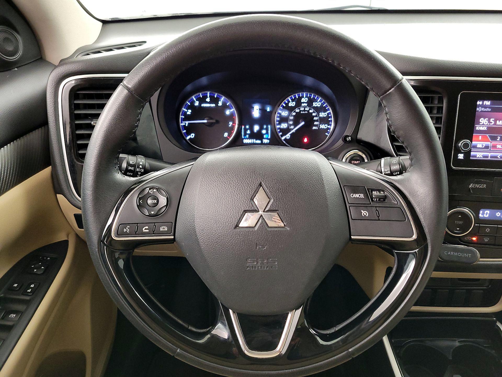 Thumbnail: 2017 Mitsubishi Outlander - 10