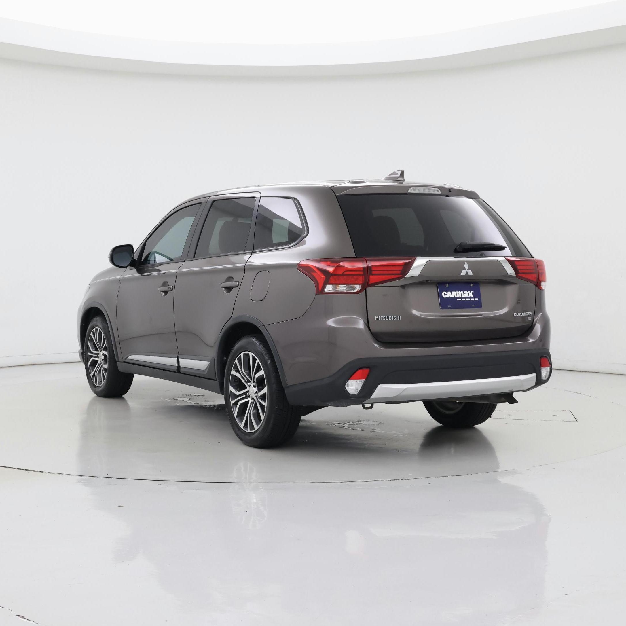 Thumbnail: 2017 Mitsubishi Outlander - 2
