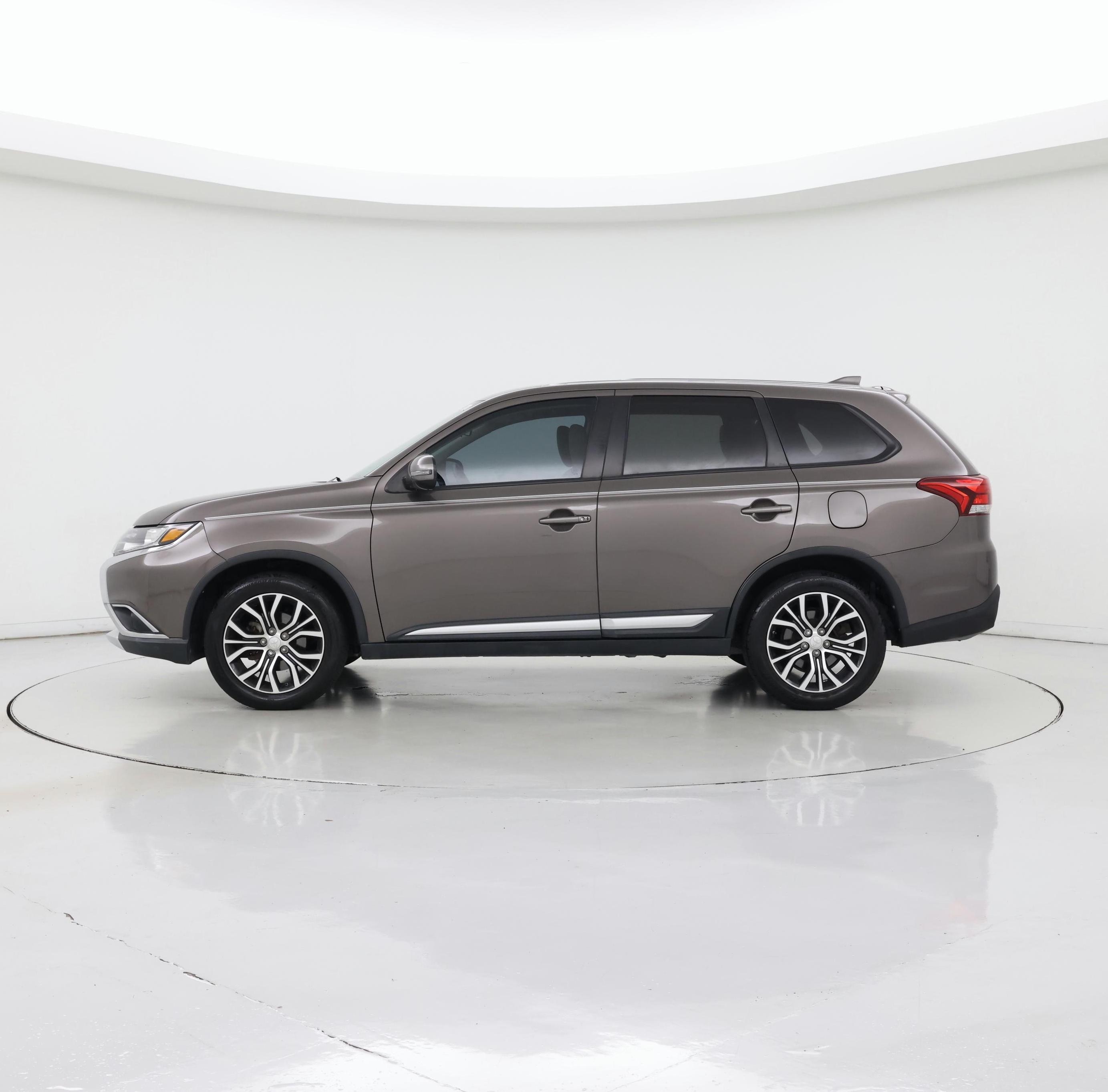 Thumbnail: 2017 Mitsubishi Outlander - 3