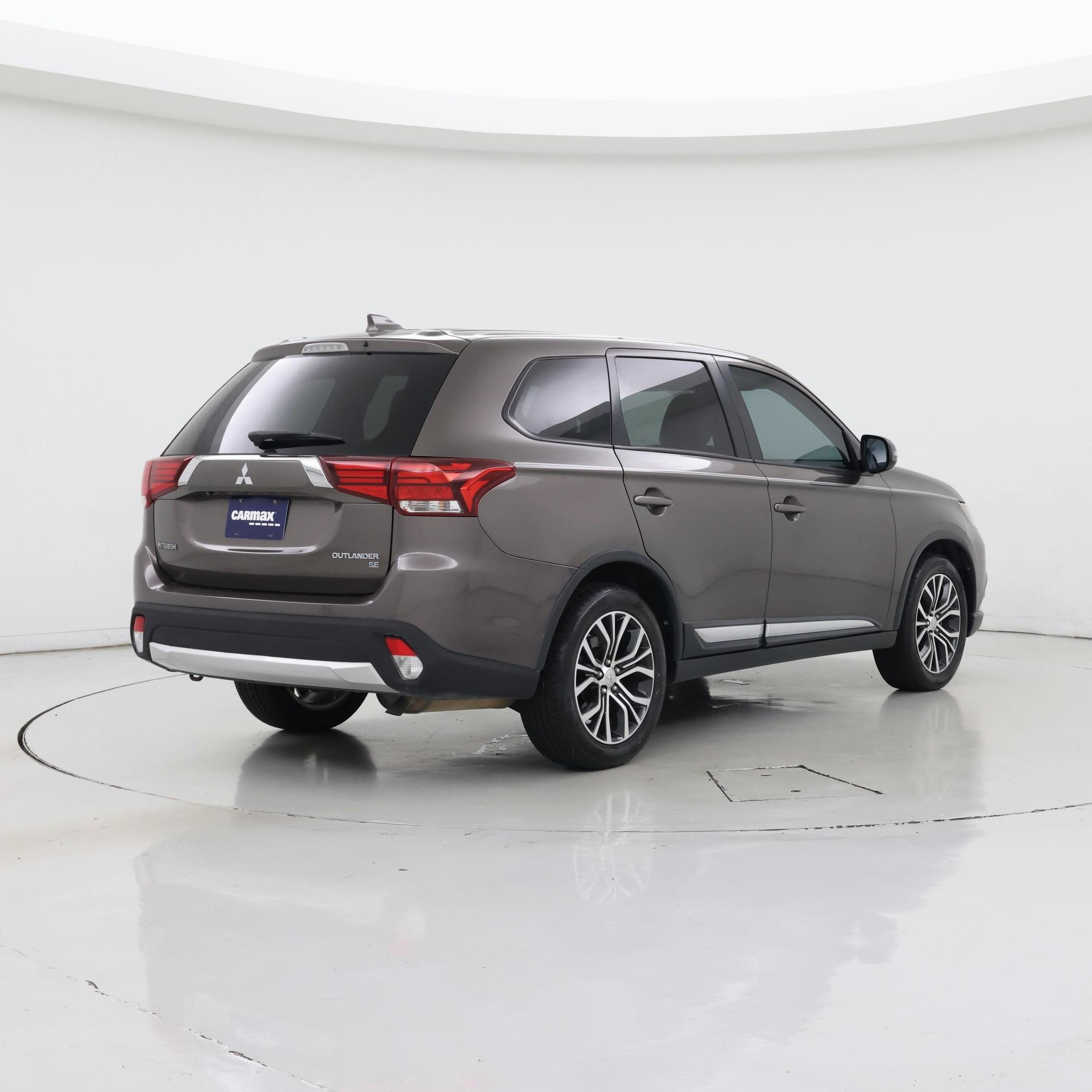 Thumbnail: 2017 Mitsubishi Outlander - 8