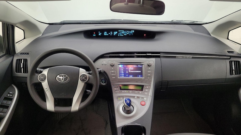 2013 Toyota Prius Two 9