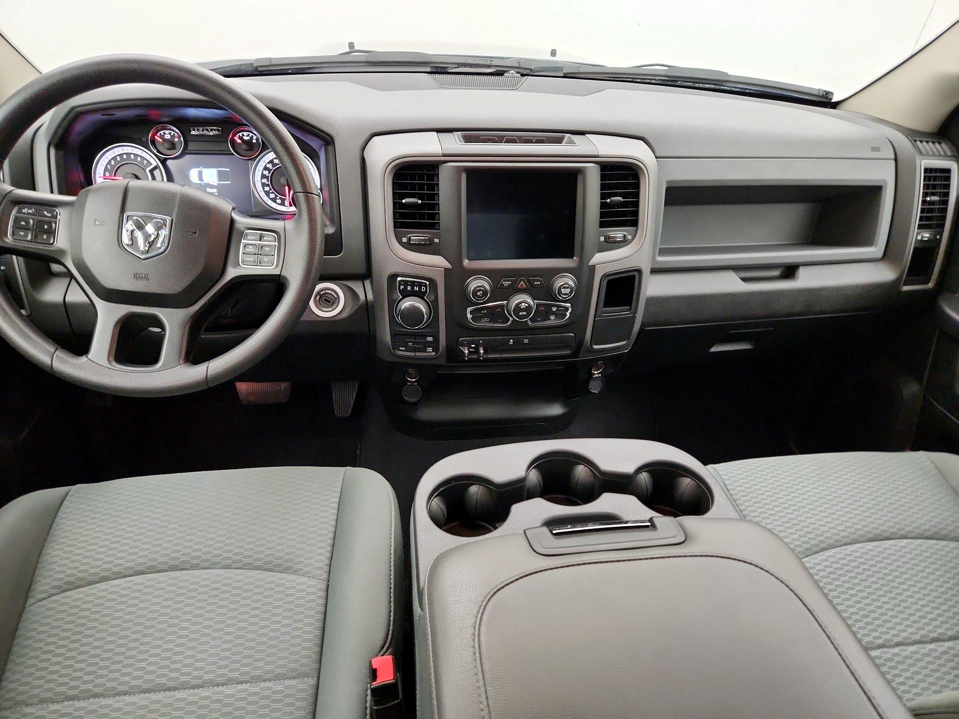 Thumbnail: 2020 RAM 1500 Classic - 9