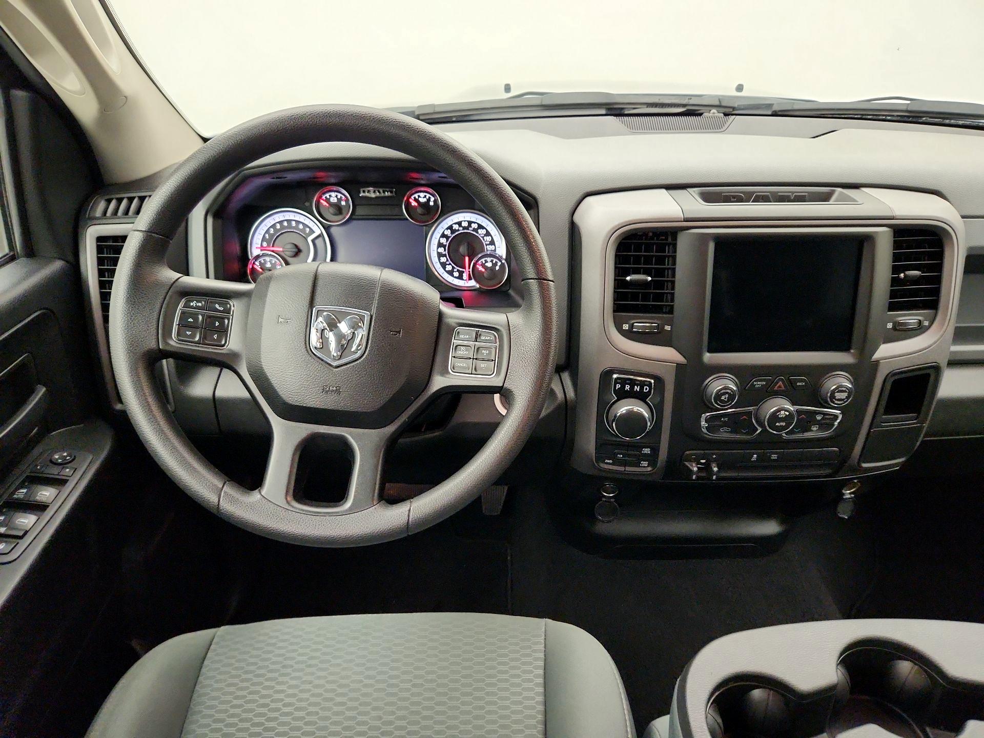 Thumbnail: 2020 RAM 1500 Classic - 10