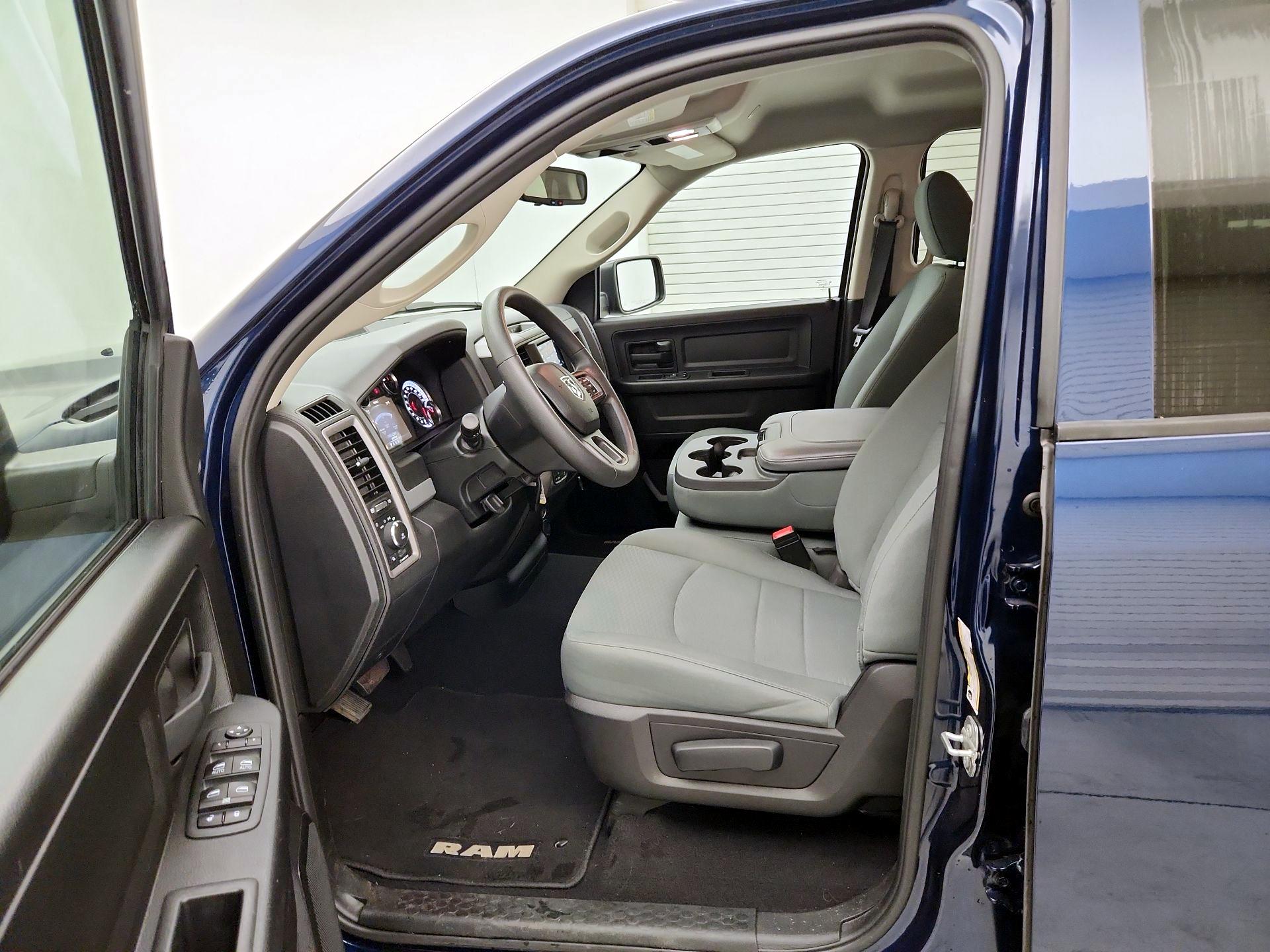 Thumbnail: 2020 RAM 1500 Classic - 11
