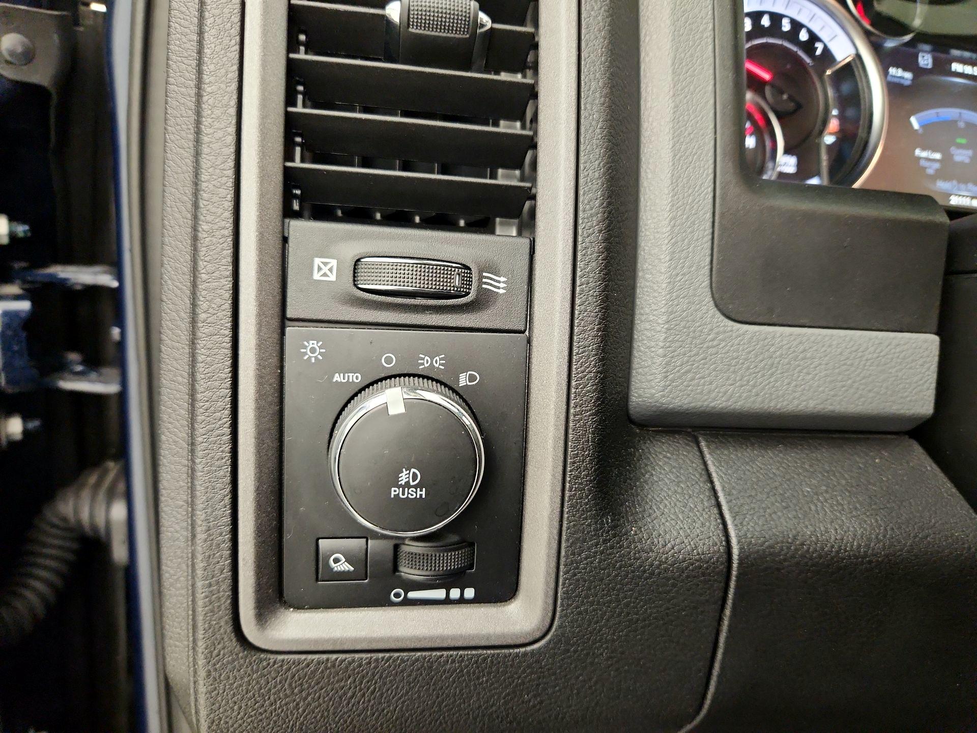 Thumbnail: 2020 RAM 1500 Classic - 13