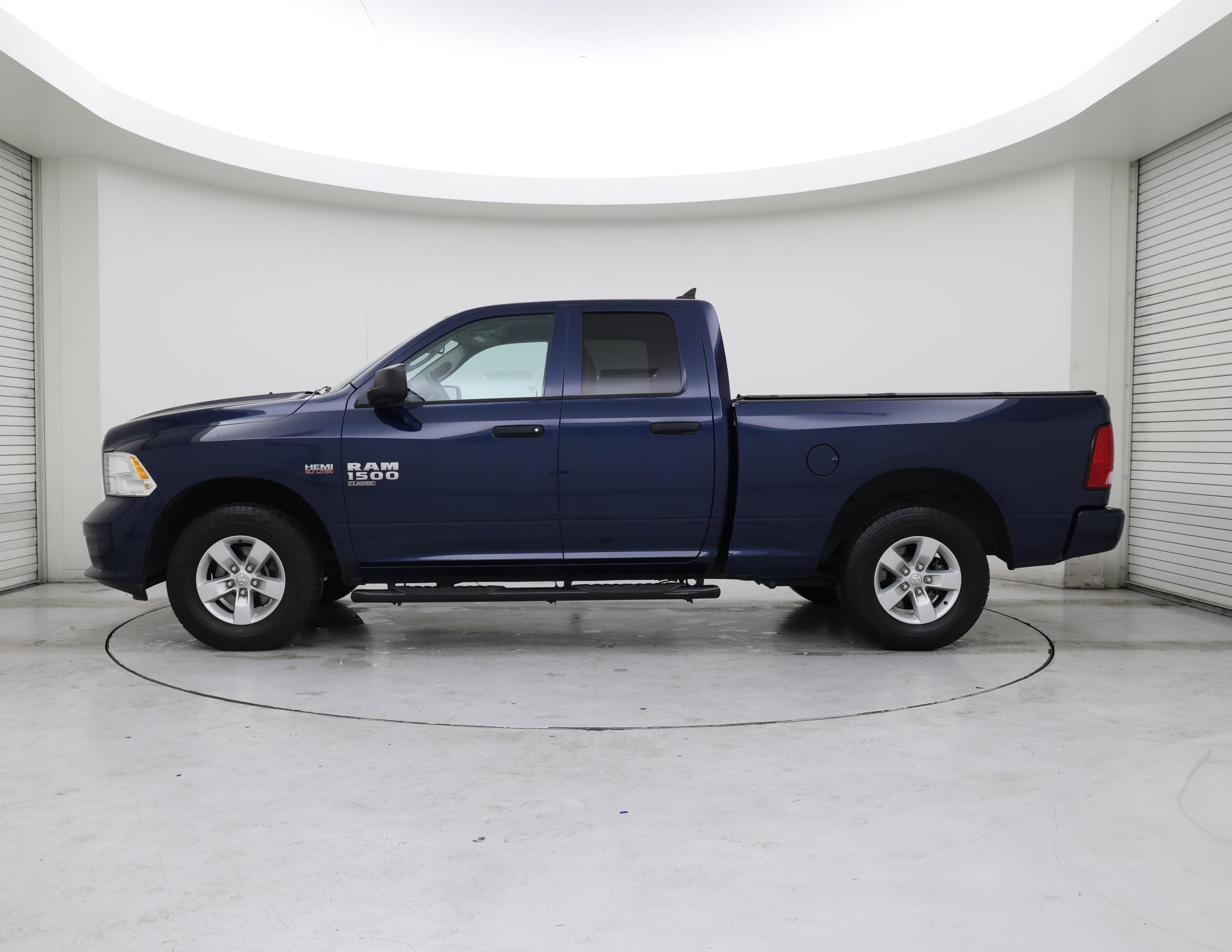 Thumbnail: 2020 RAM 1500 Classic - 3