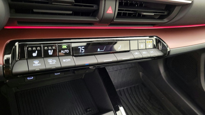 2024 Toyota Prius Prime Premium 17
