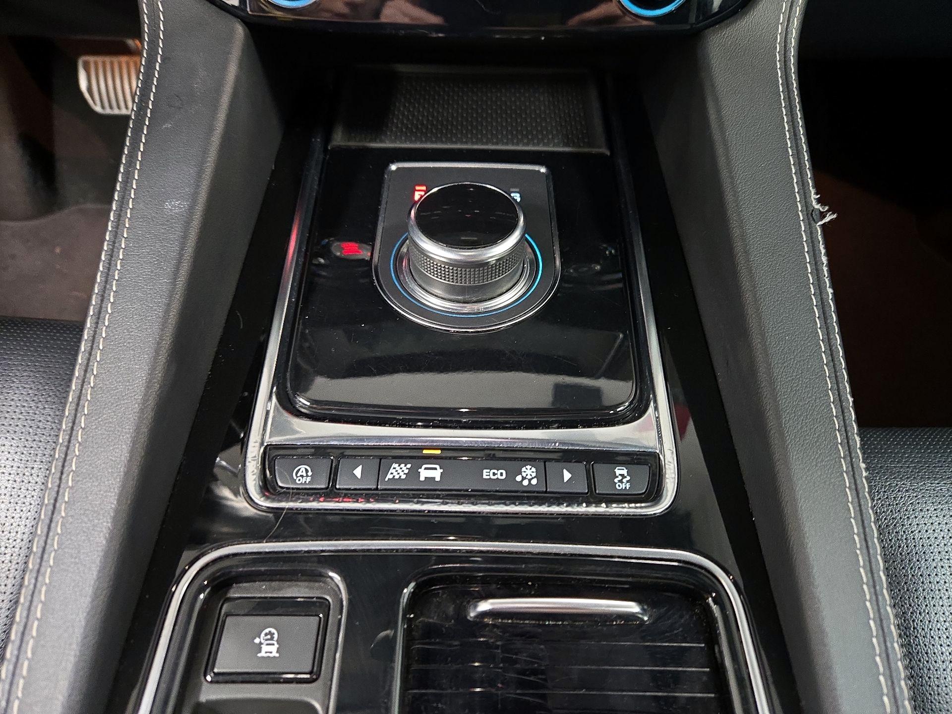 Thumbnail: 2020 Jaguar F-Pace - 18