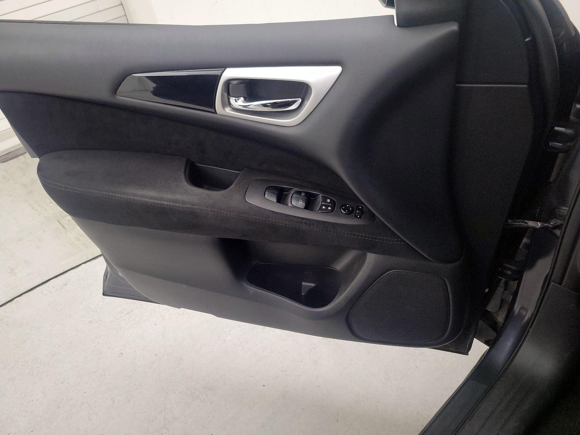 Thumbnail: 2014 Nissan Pathfinder - 12