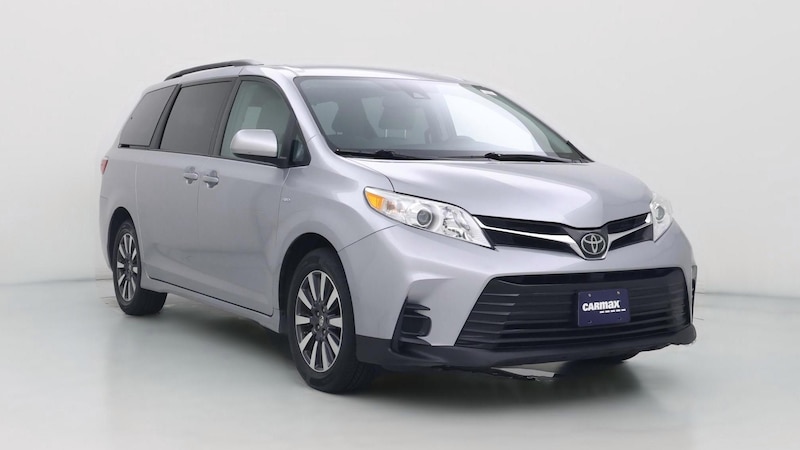 2018 Toyota Sienna LE Hero Image