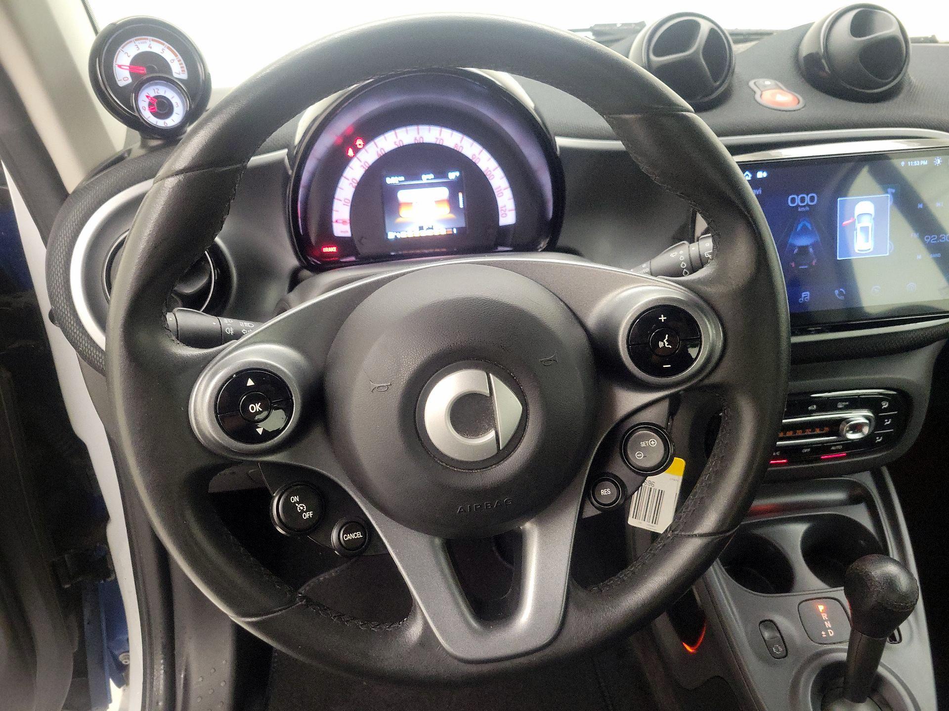 Thumbnail: 2016 smart fortwo - 10