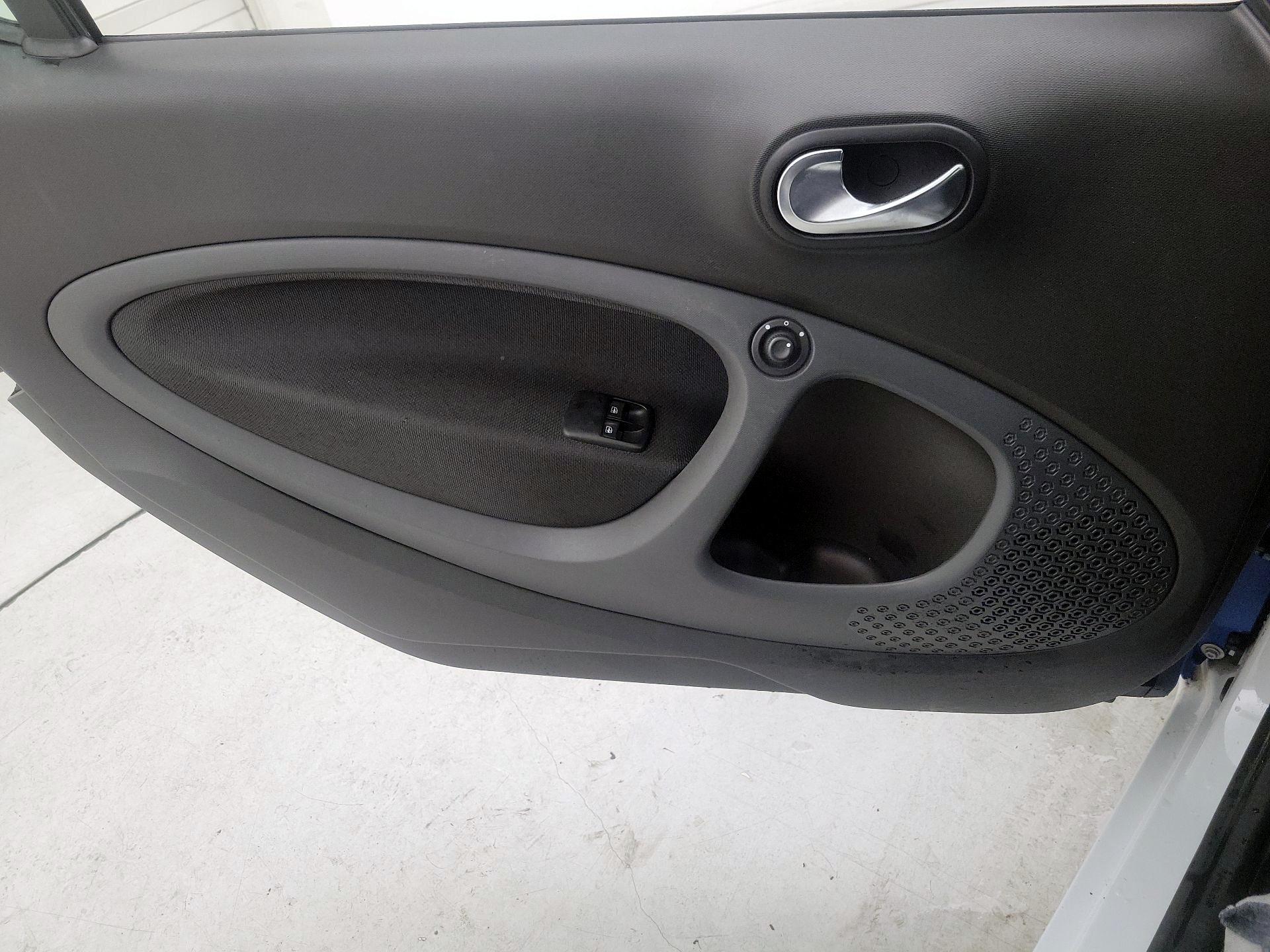 Thumbnail: 2016 smart fortwo - 12