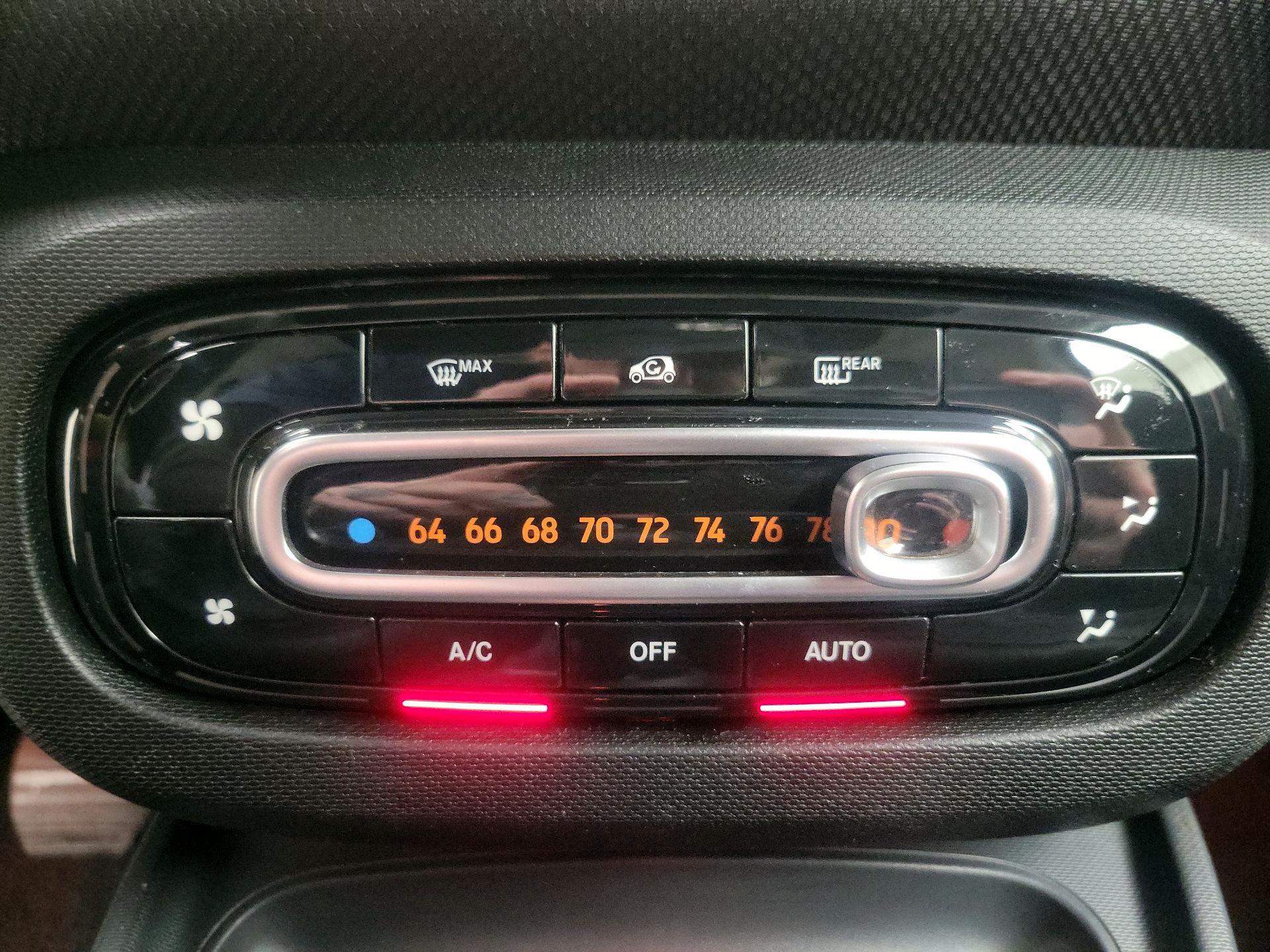 Thumbnail: 2016 smart fortwo - 15