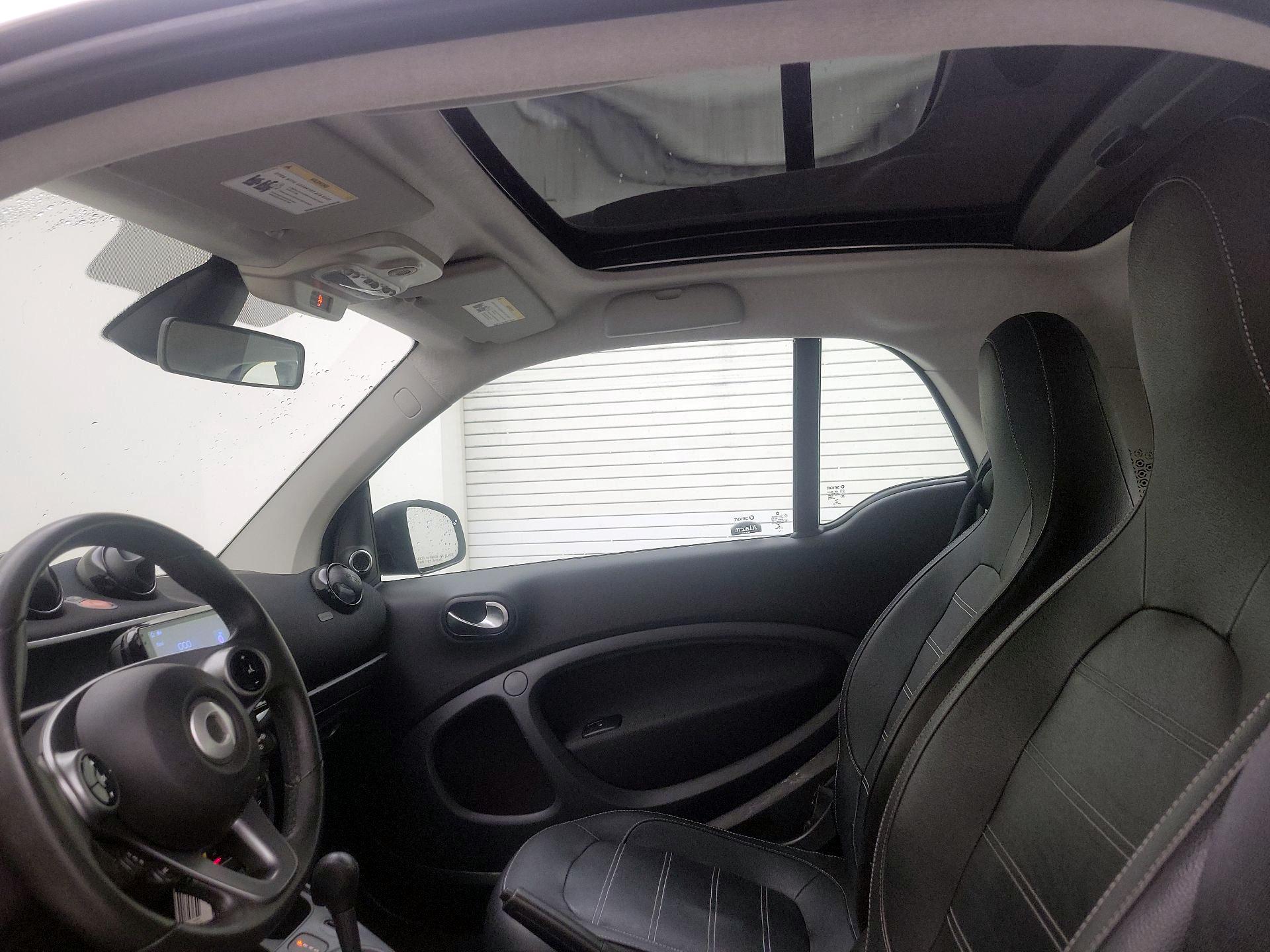 Thumbnail: 2016 smart fortwo - 18