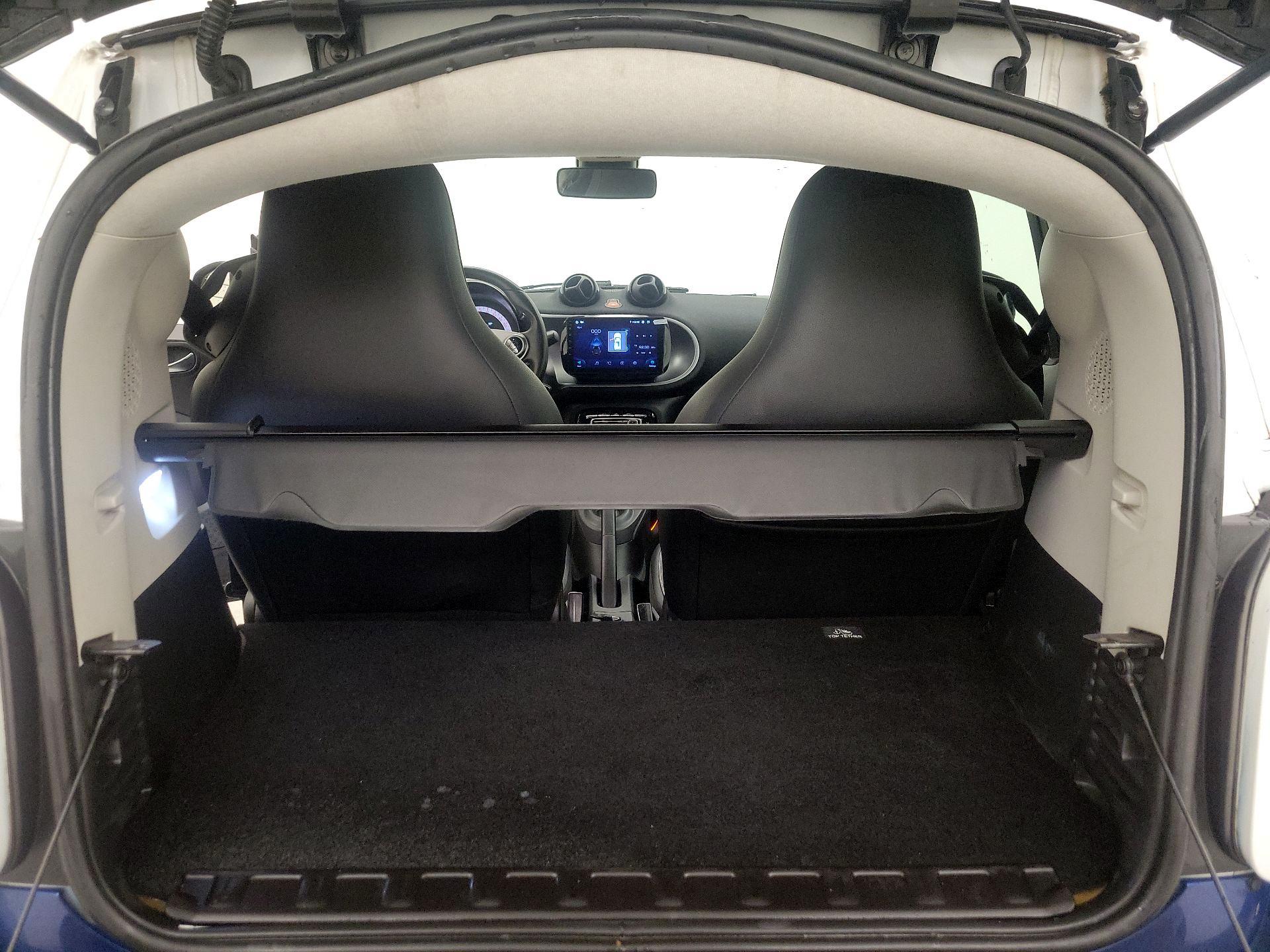 Thumbnail: 2016 smart fortwo - 19