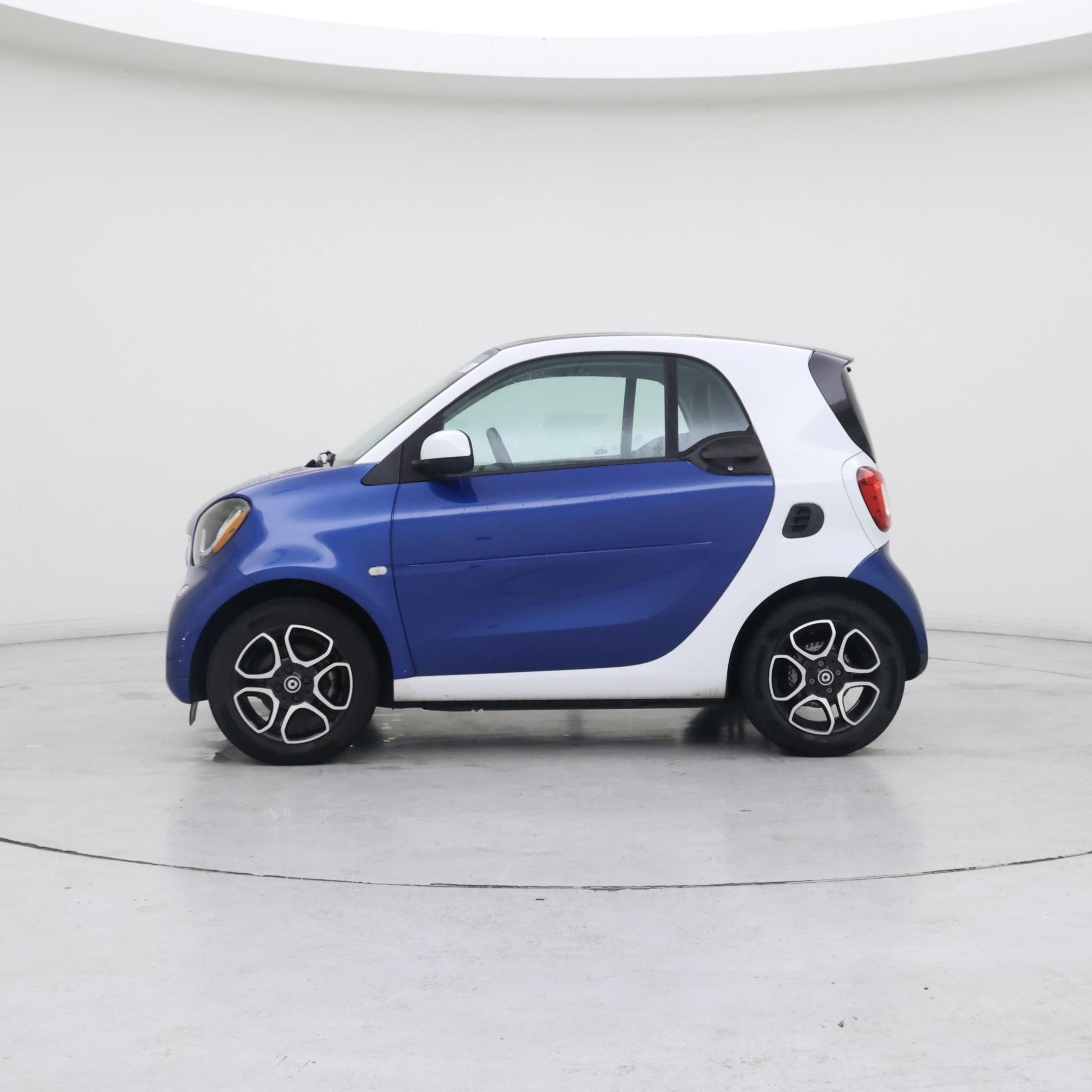 Thumbnail: 2016 smart fortwo - 3
