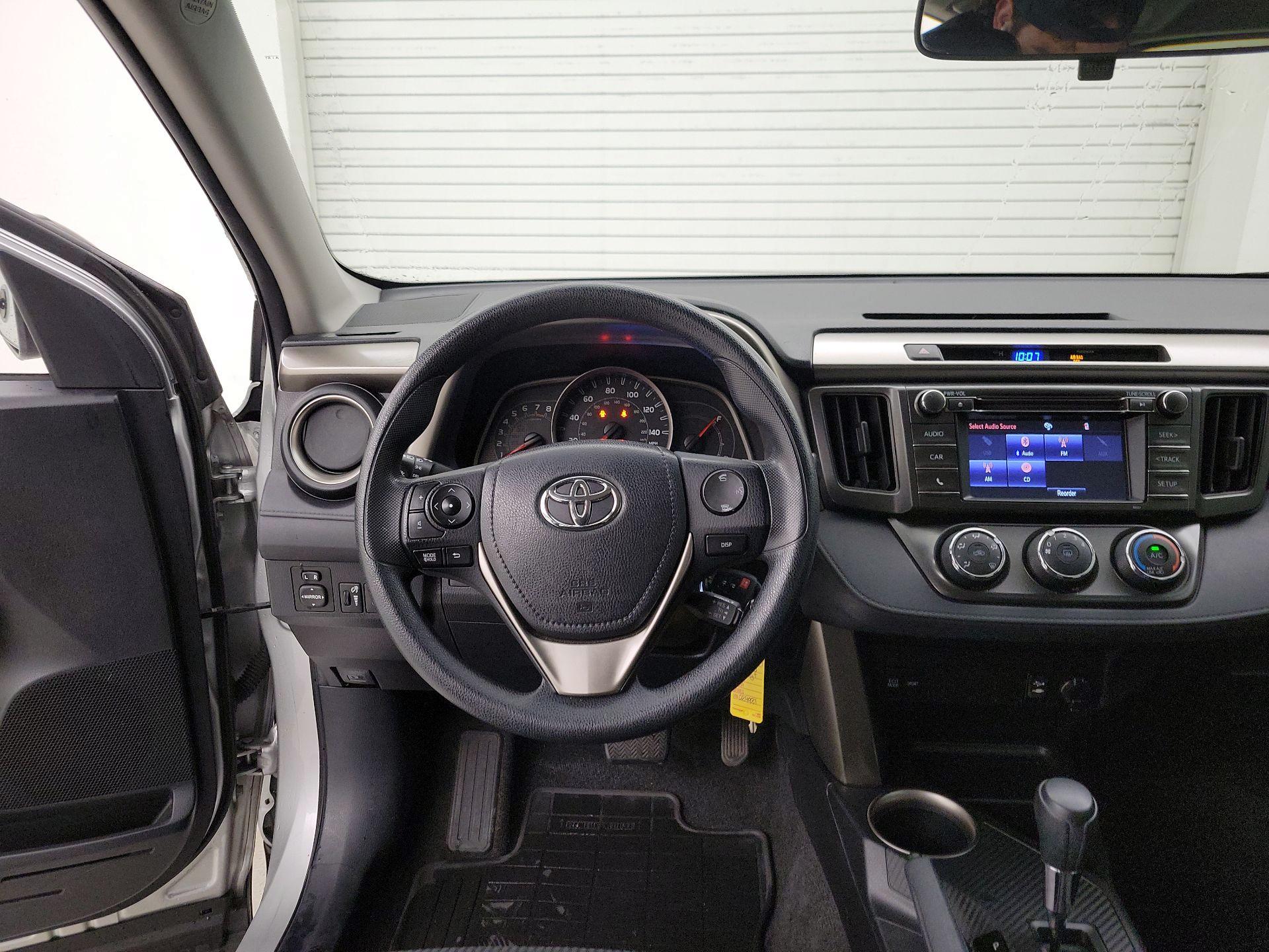 Thumbnail: 2015 Toyota RAV4 - 10