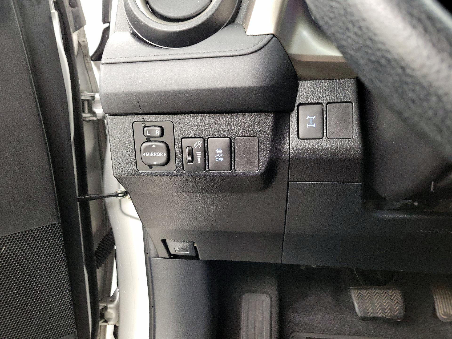 Thumbnail: 2015 Toyota RAV4 - 13