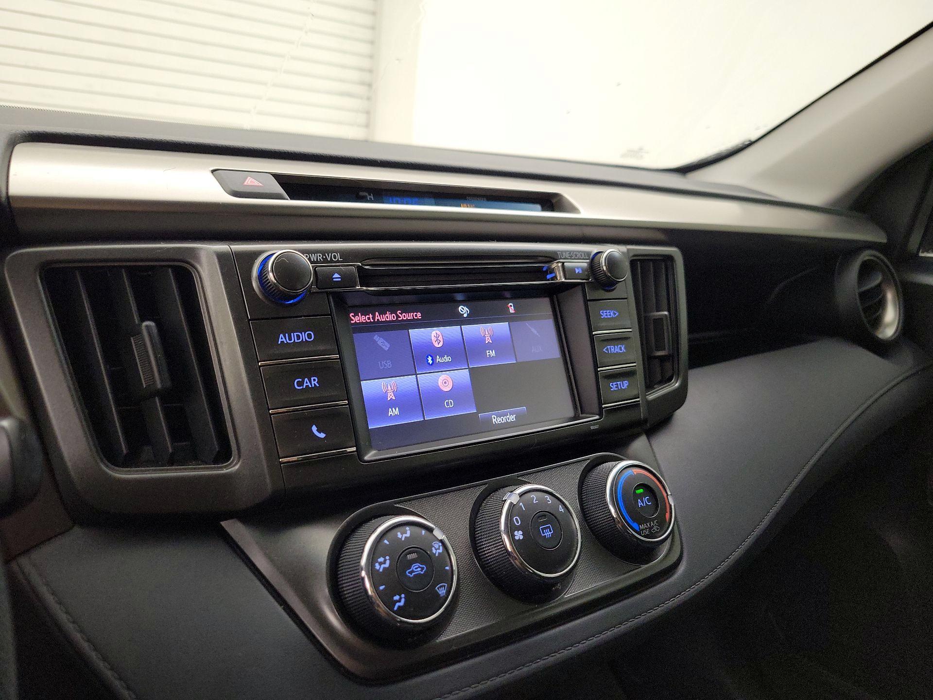 Thumbnail: 2015 Toyota RAV4 - 15