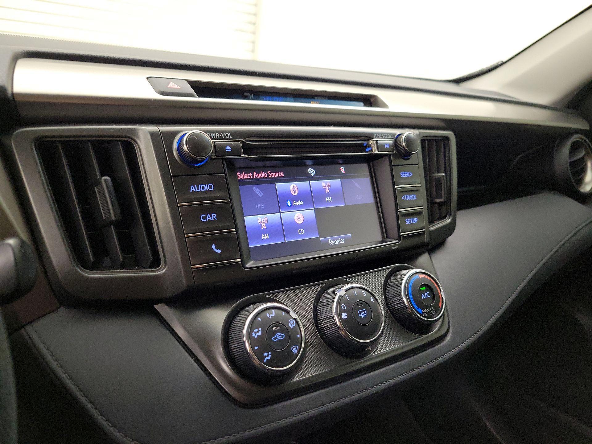 Thumbnail: 2015 Toyota RAV4 - 16
