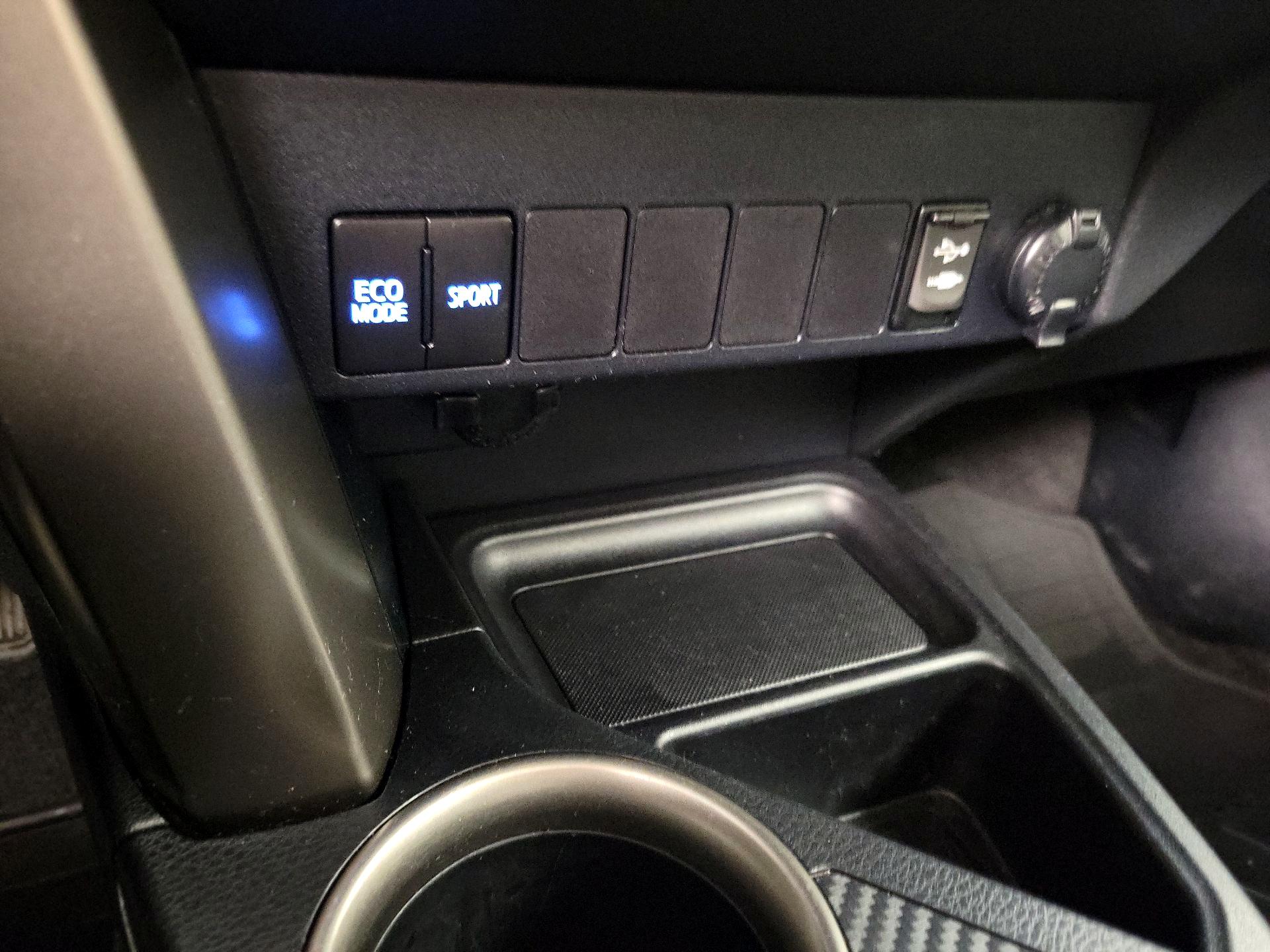 Thumbnail: 2015 Toyota RAV4 - 18
