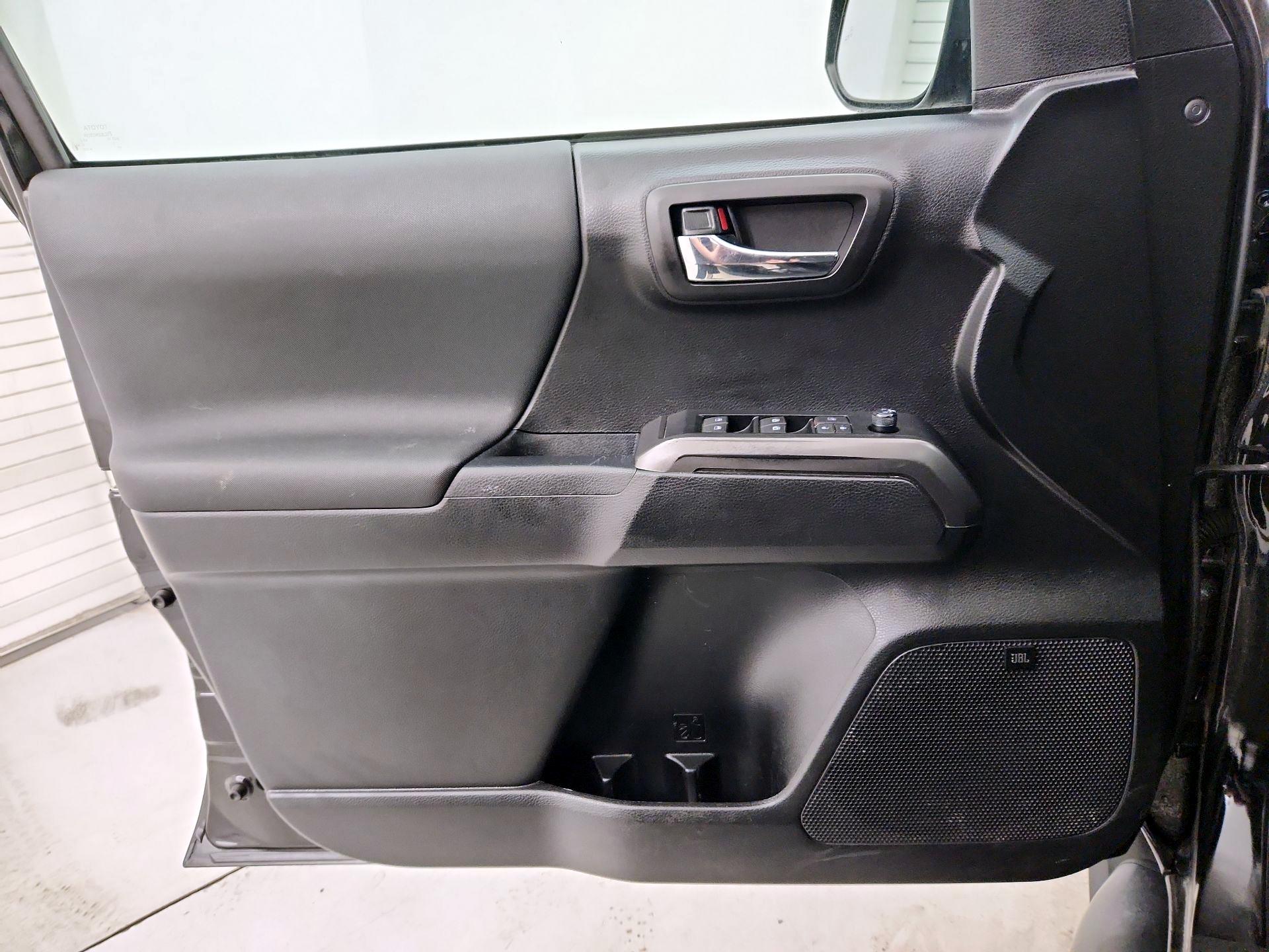 Thumbnail: 2019 Toyota Tacoma - 12