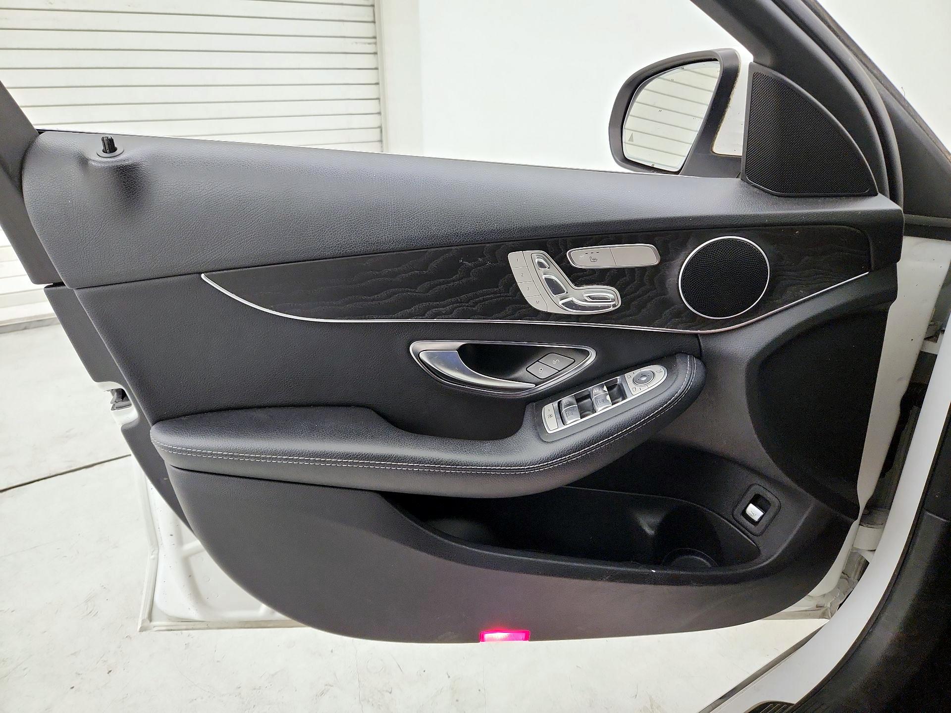 Thumbnail: 2016 Mercedes-Benz C-Class - 12