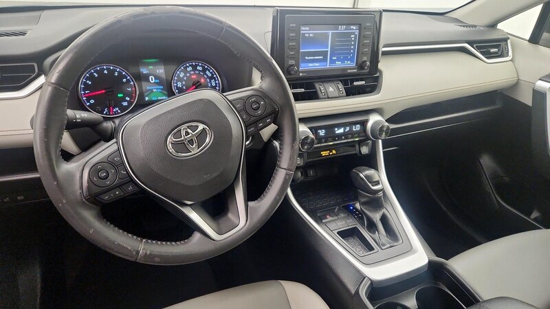 2020 Toyota RAV4 XLE Premium 9