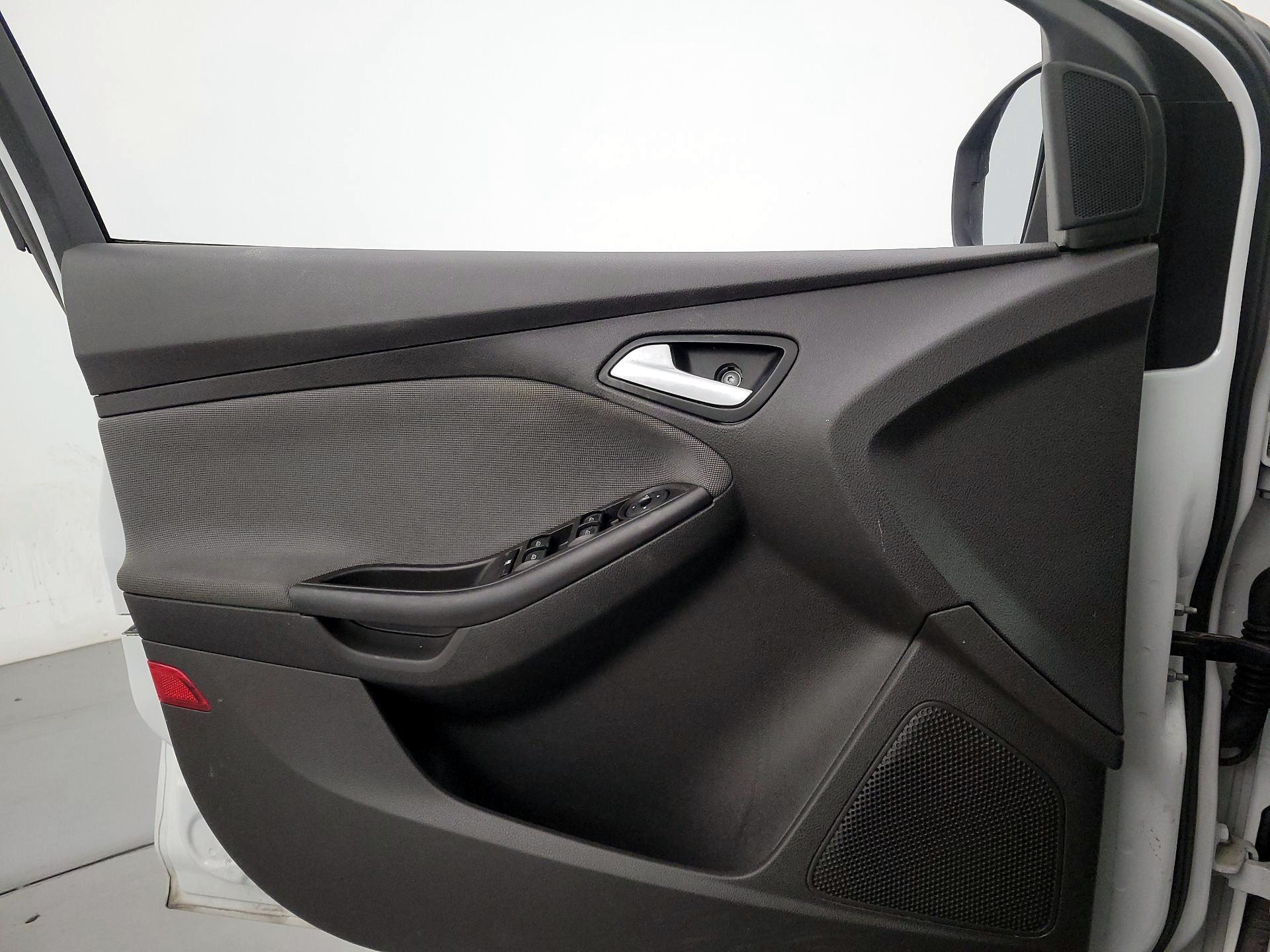 Thumbnail: 2013 Ford Focus - 12