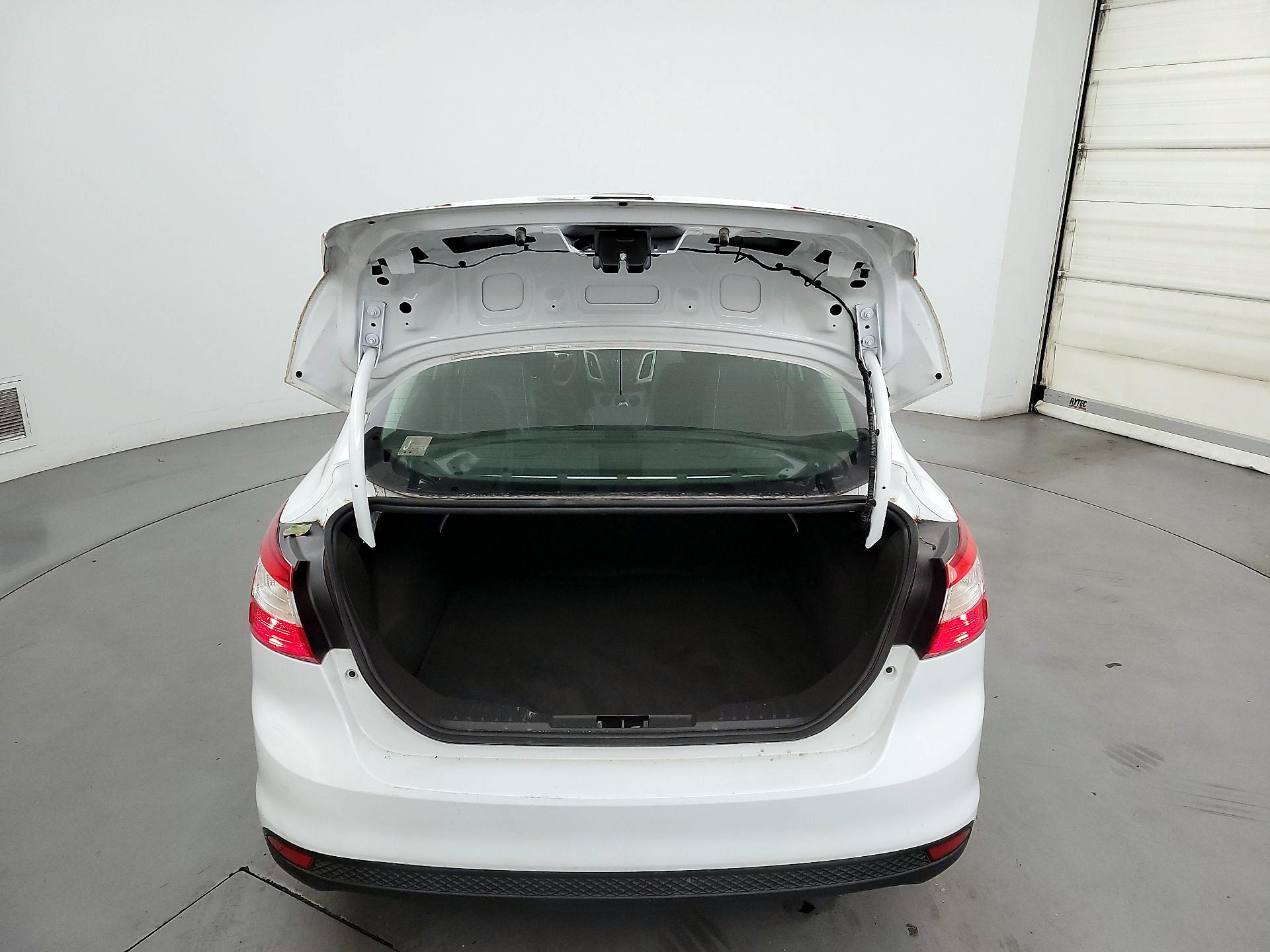 Thumbnail: 2013 Ford Focus - 16