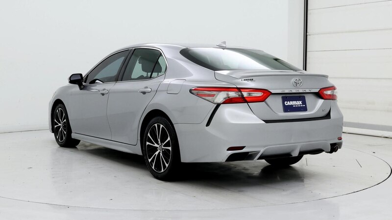 2019 Toyota Camry SE 2