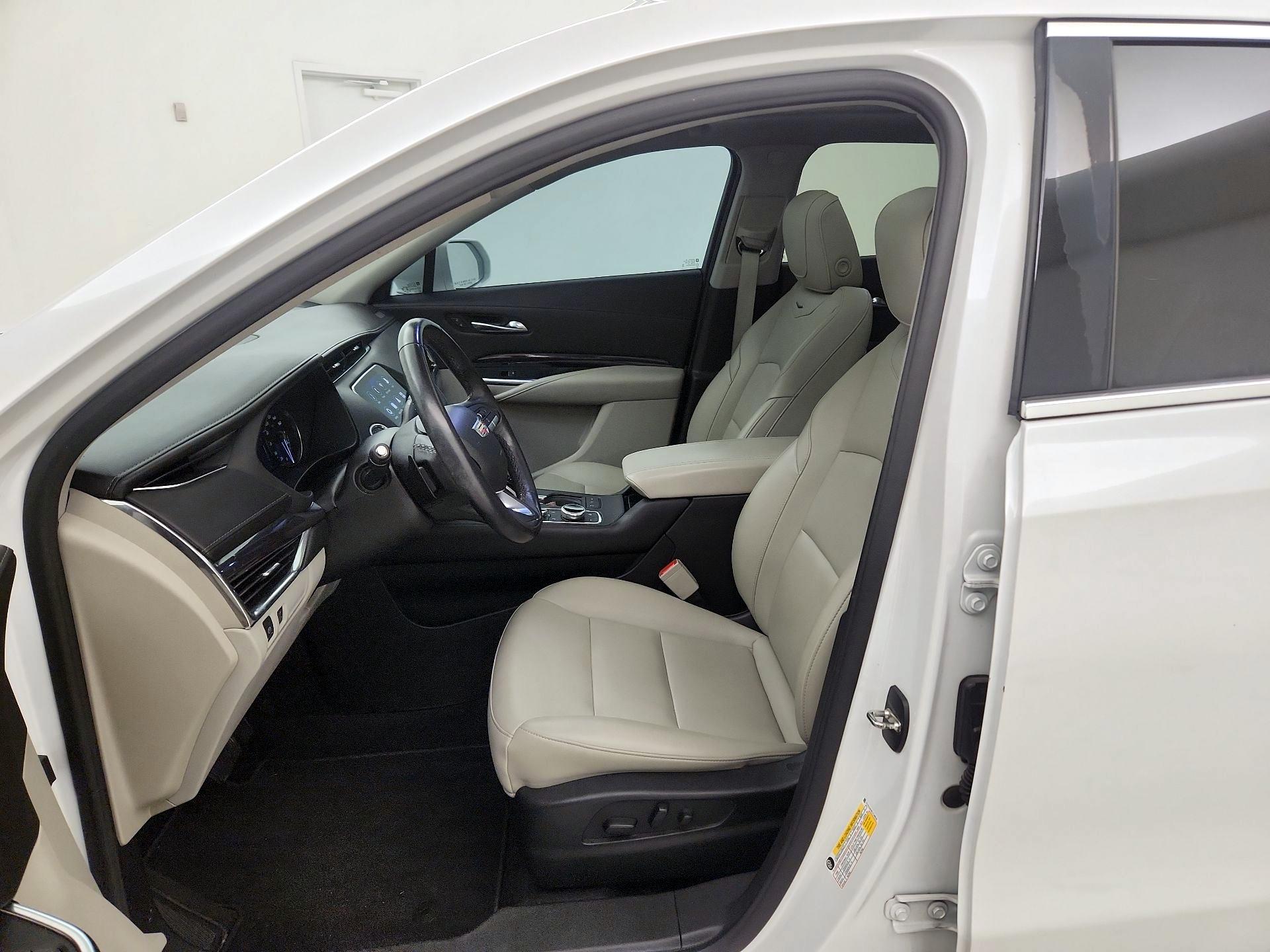Thumbnail: 2020 Cadillac XT4 - 9