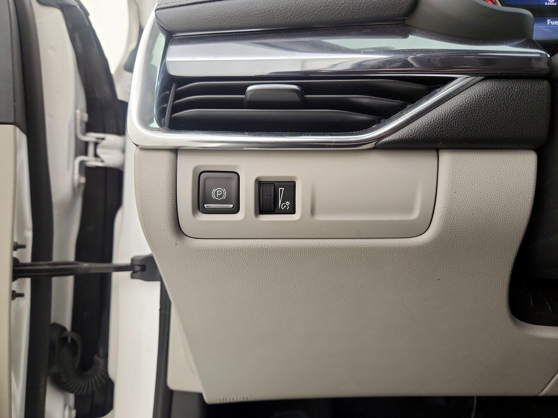 Thumbnail: 2020 Cadillac XT4 - 11