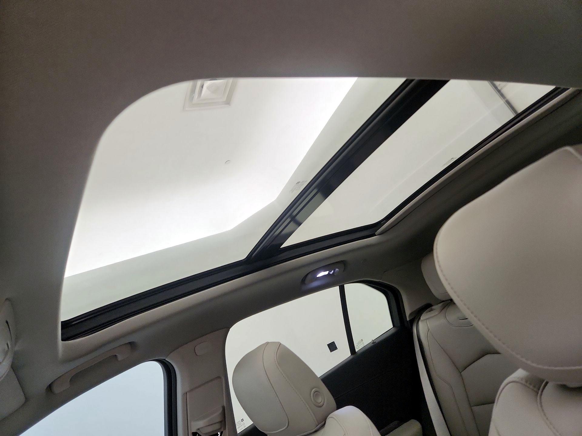 Thumbnail: 2020 Cadillac XT4 - 17