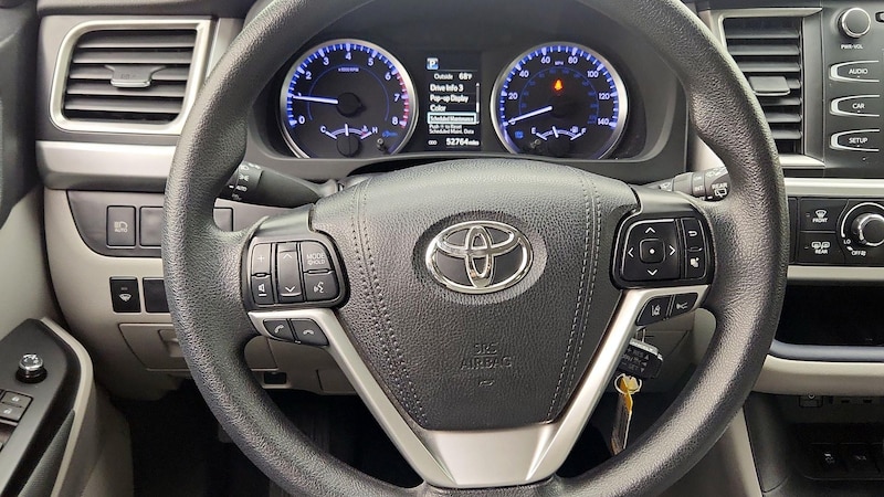 2019 Toyota Highlander LE 10