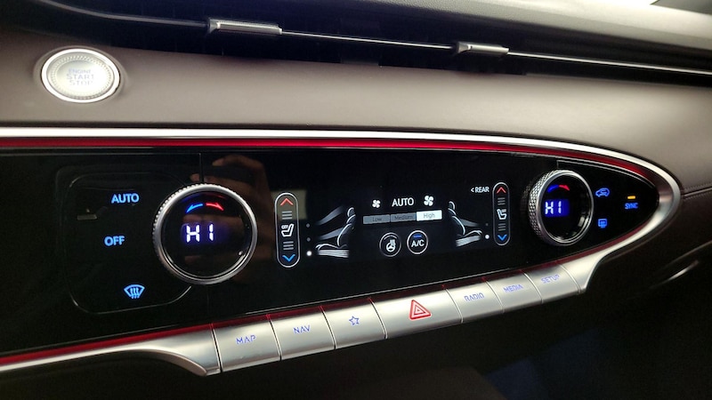 2022 Genesis GV70  17