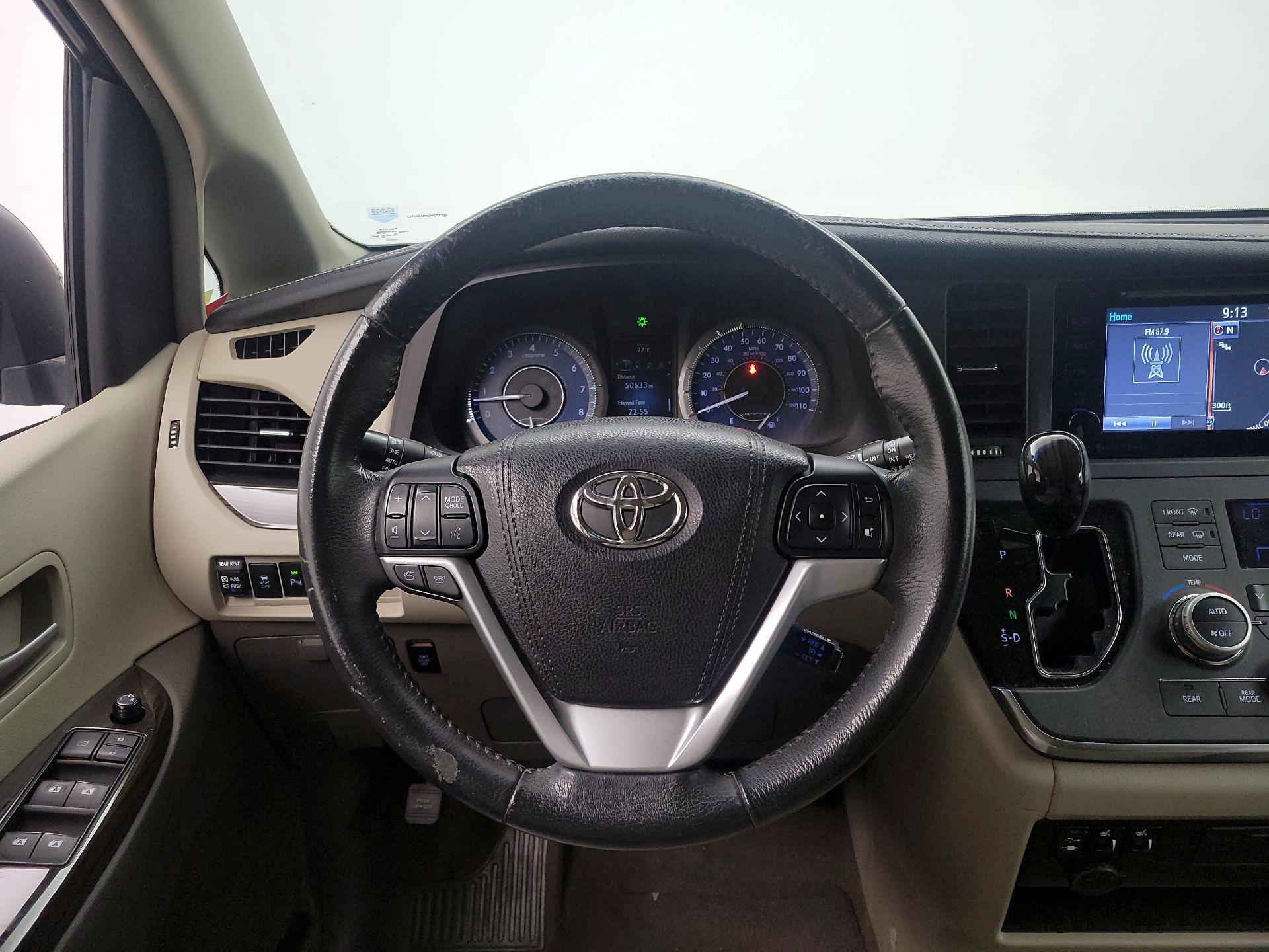 Thumbnail: 2017 Toyota Sienna - 10