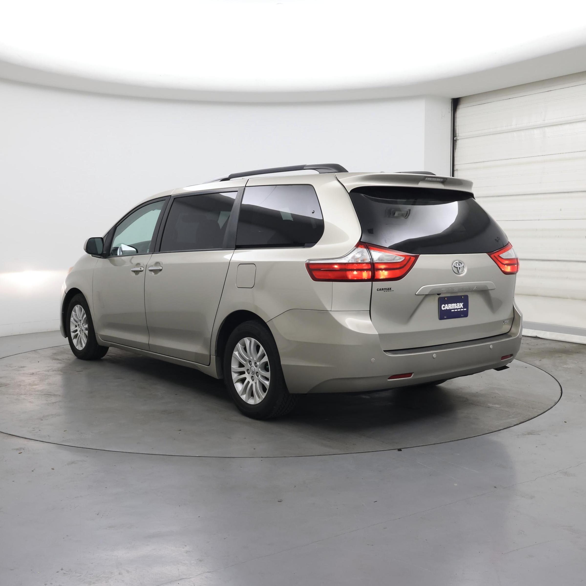 Thumbnail: 2017 Toyota Sienna - 2