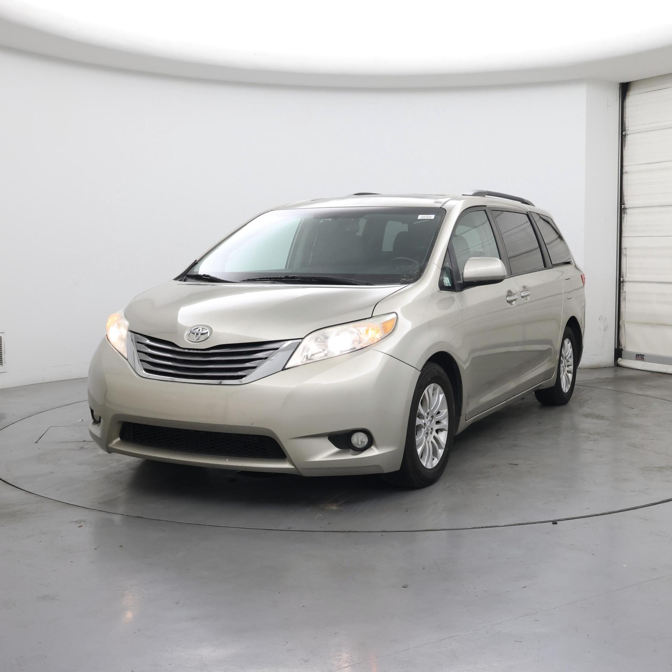 Thumbnail: 2017 Toyota Sienna - 4