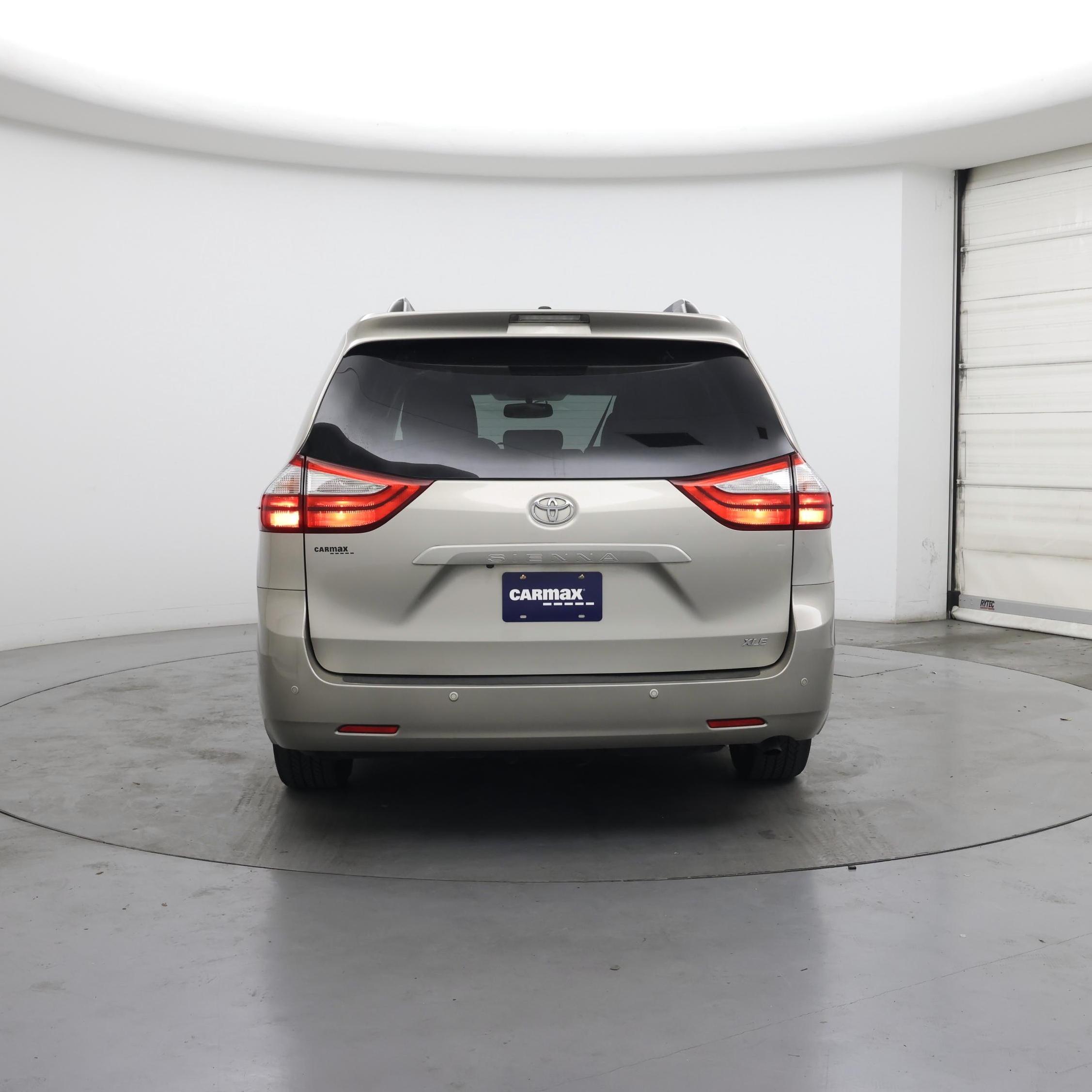 Thumbnail: 2017 Toyota Sienna - 6