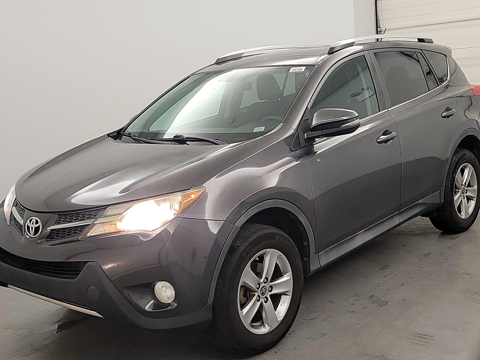 Thumbnail: 2015 Toyota RAV4 - 3