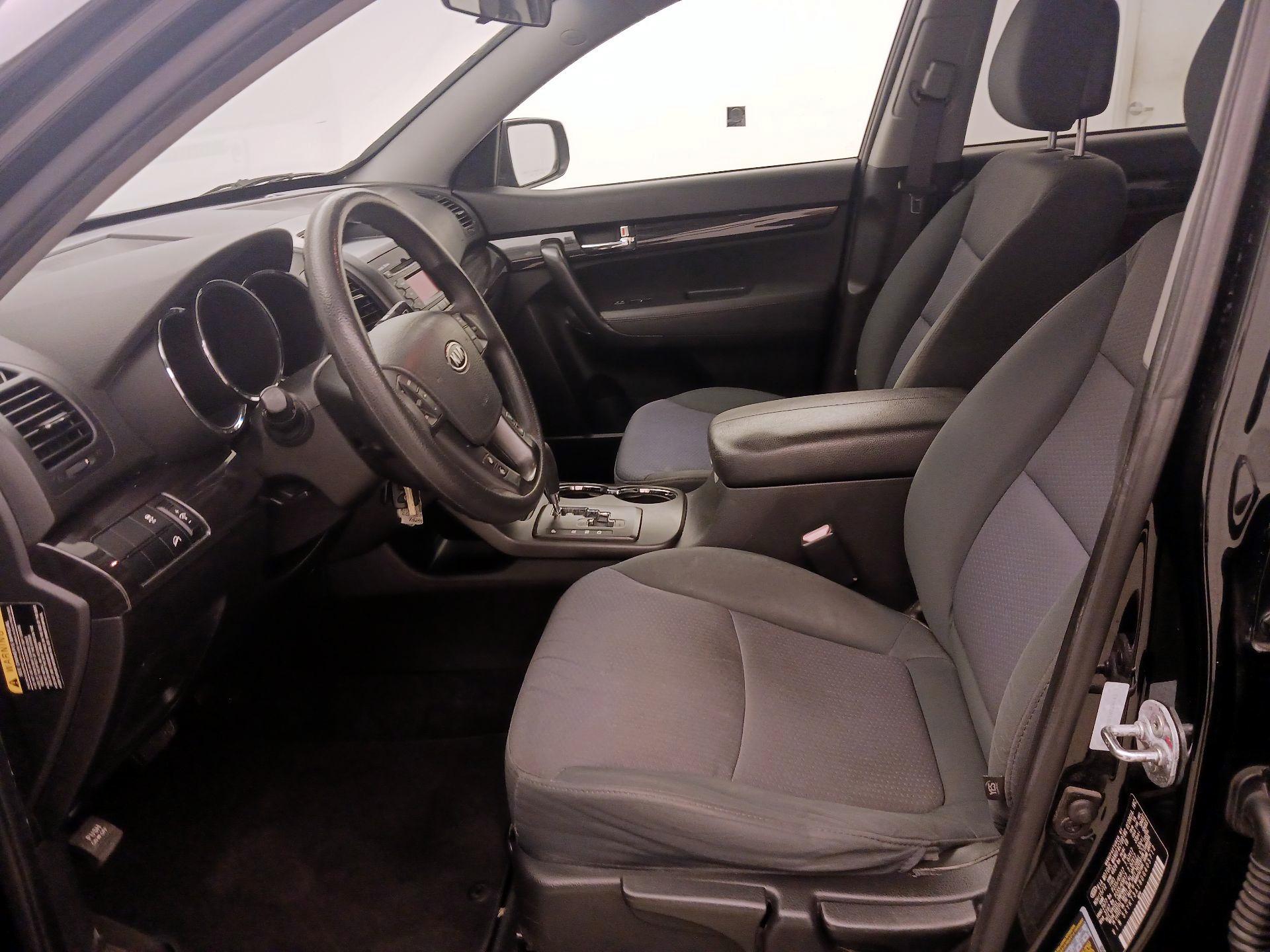 Thumbnail: 2013 Kia Sorento - 11