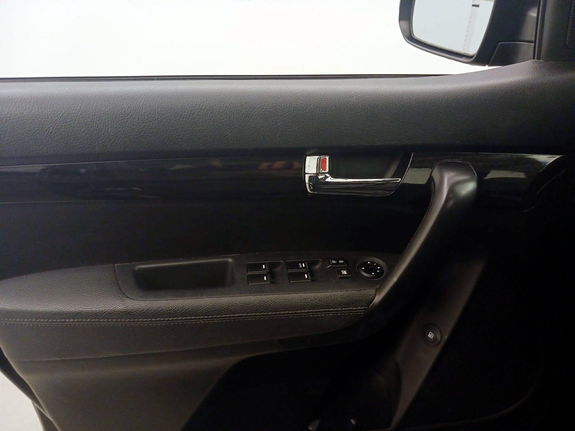 Thumbnail: 2013 Kia Sorento - 12