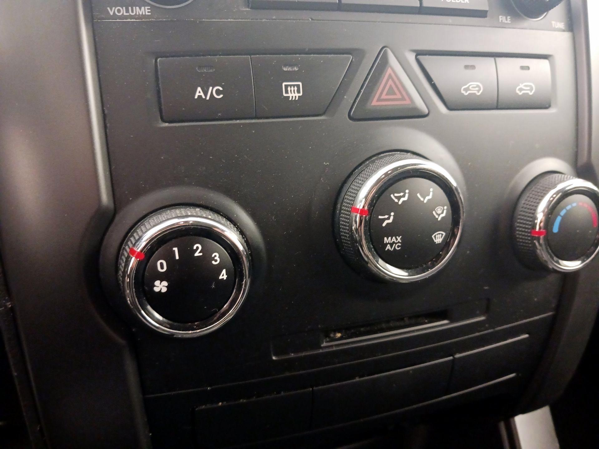 Thumbnail: 2013 Kia Sorento - 15