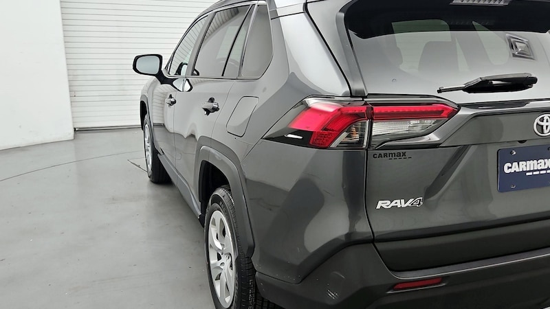 2019 Toyota RAV4 LE 7