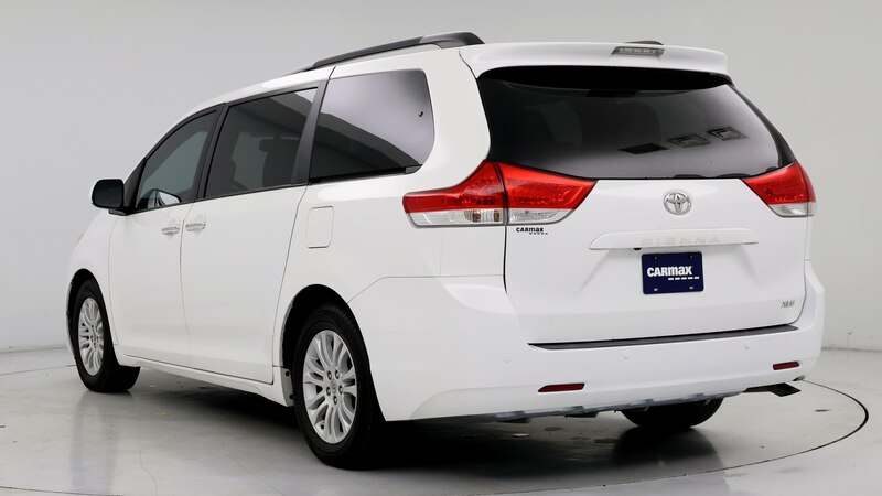 2014 Toyota Sienna XLE 2