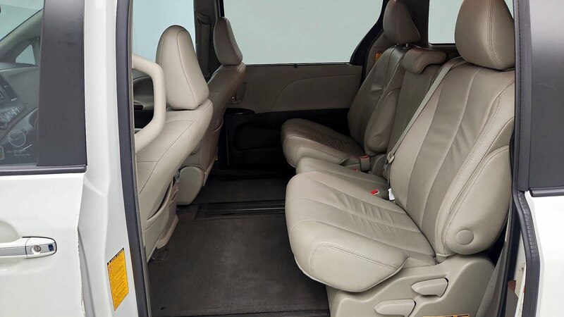 2014 Toyota Sienna XLE 21