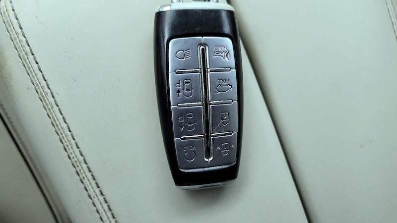 2021 Genesis GV80  24