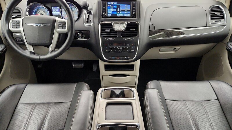 2015 Chrysler Town & Country Touring 9