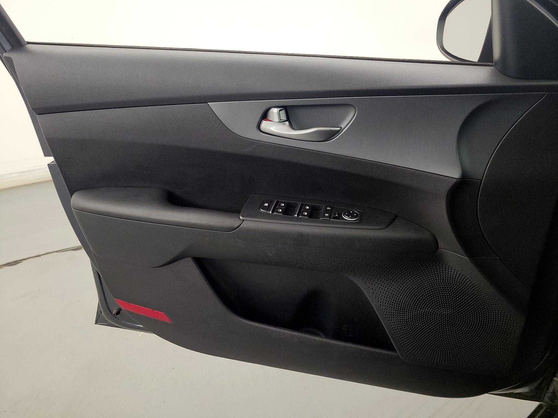 Thumbnail: 2021 Kia Forte - 12